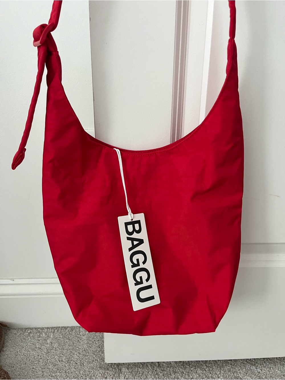 BAGGU Small Sling Candy Apple Bag - Picture 2 of 3